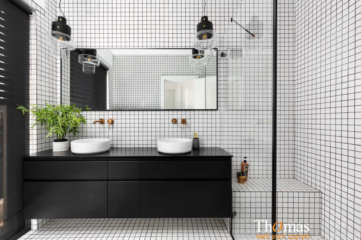 חדר אמבטיה מנורות תלויות שקופות מזכוכית עם בסיס שחור